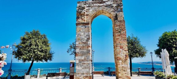 Apartamento de 2 habitaciónes en Numana, Italy No. 300318 6