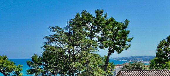 Apartamento de 2 habitaciónes en Numana, Italy No. 300318 18