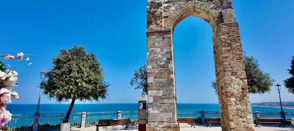 Apartamento de 2 habitaciónes en Numana, Italy No. 300318 8