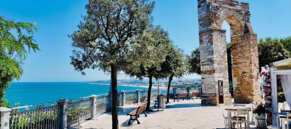 Apartamento de 2 habitaciónes en Numana, Italy No. 300318 9