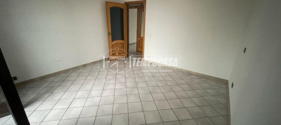 3-salle Appartement à San Cesario sul Panaro, Italy No. 37648 6