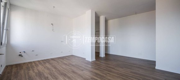 2 bedrooms Apartment in Carpi, Italy No. 352609 2
