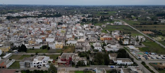 Вилла с 2 спальнями в Арадео, Италия № 165701 40