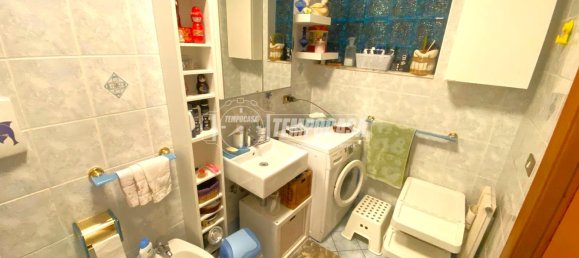 4 rooms Apartment in Rome, Italy No. 298127 3