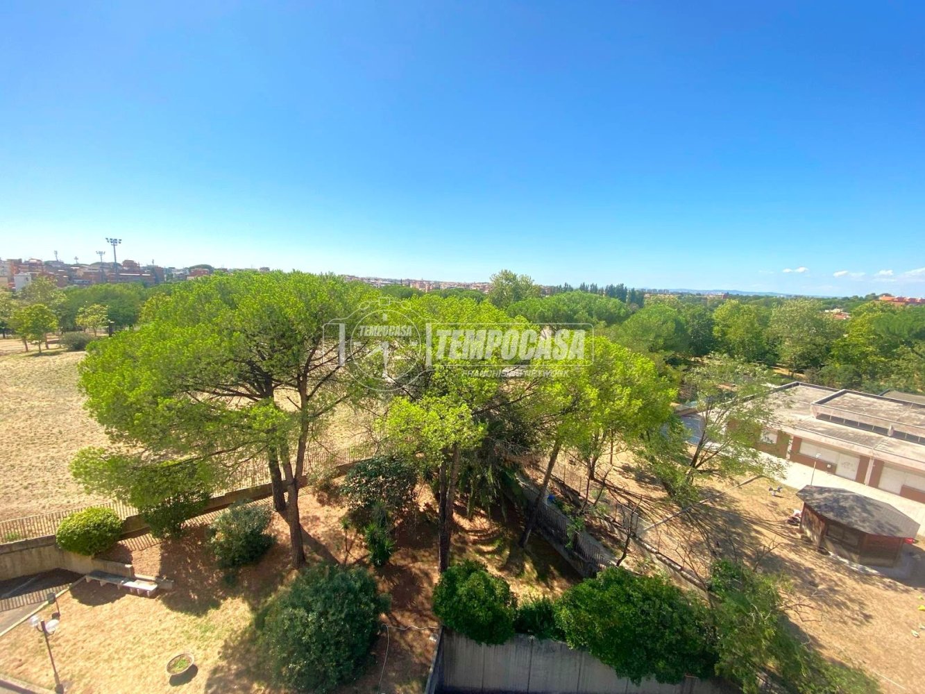 4 rooms Apartment in Rome, Italy No. 298127