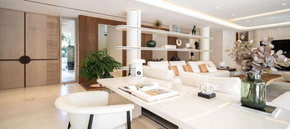 5 bedrooms Villa in Marbella, Spain No. 105370 7