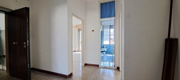 3 rooms Apartment in Taranto, Italy No. 306466 4