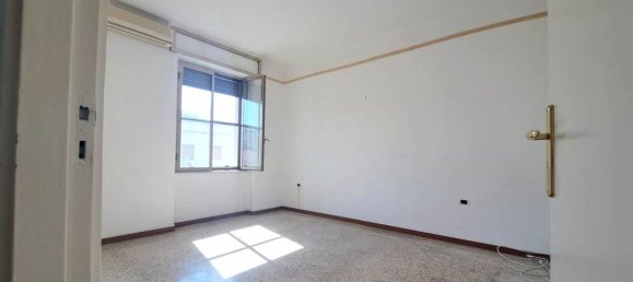 3 rooms Apartment in Taranto, Italy No. 306466 6