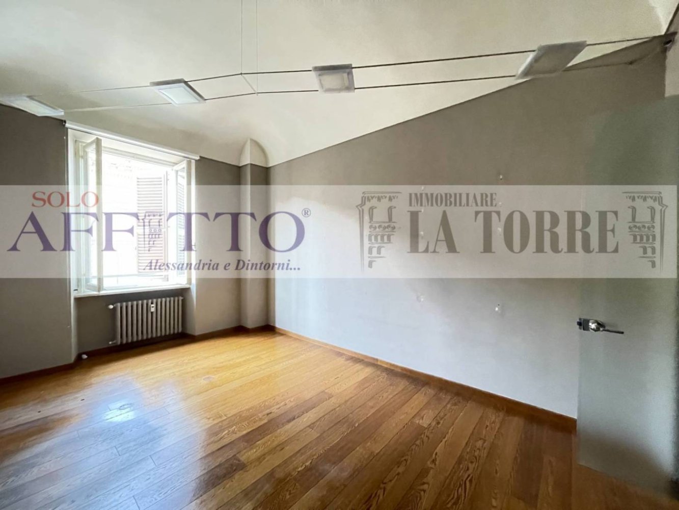 5 rooms Office in Alessandria, Italy No. 290061