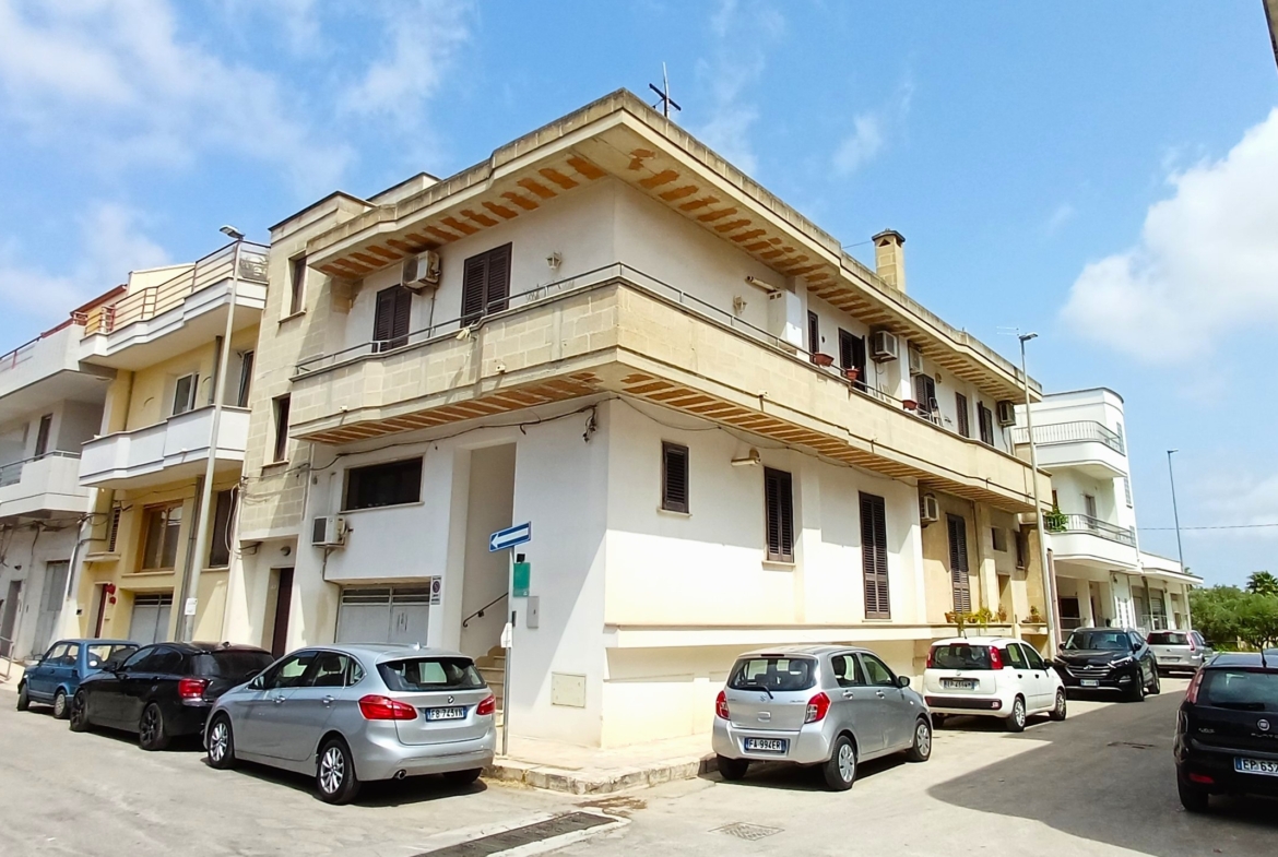 2 rooms Apartment in Oria, Italy No. 335099