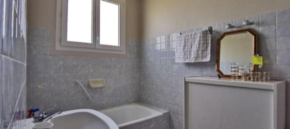 3 bedrooms House in Villeneuve-de-Berg, France No. 308657 9