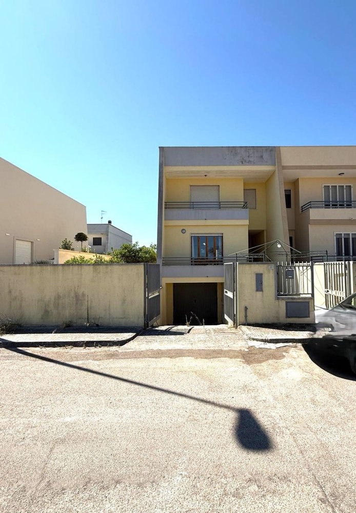 5-salle Maison à Melendugno, Italy No. 300136