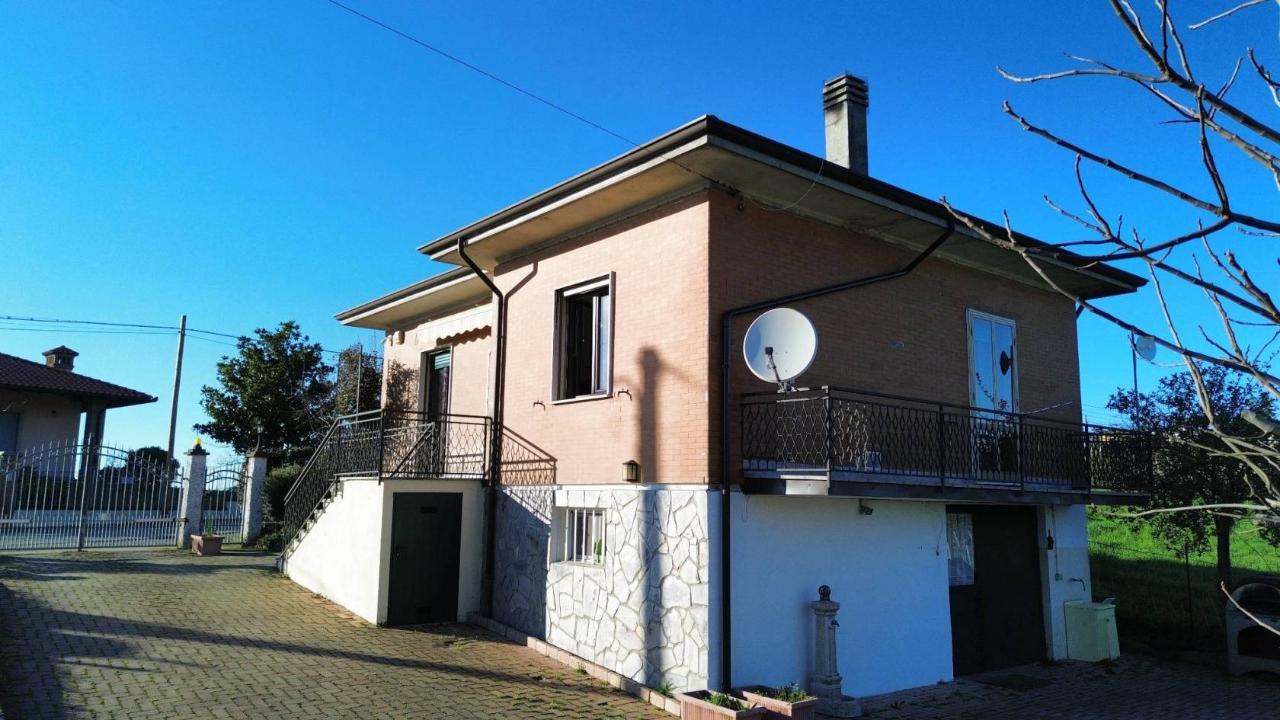 3 rooms Villa in Castana, Italy No. 35904