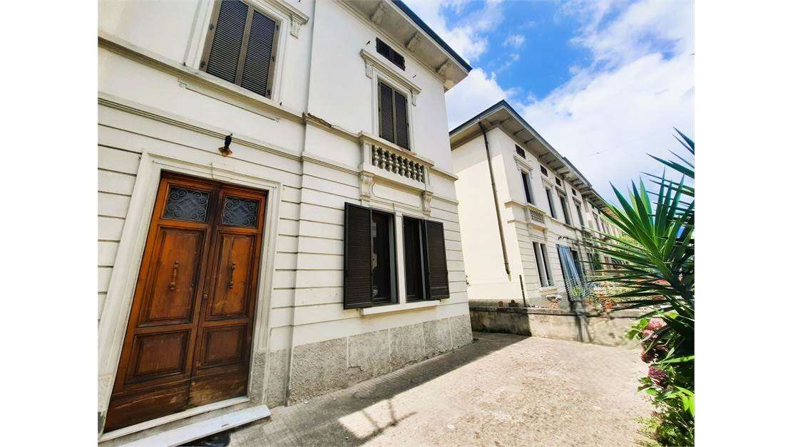 3 bedrooms Villa in Pistoia, Italy No. 67042