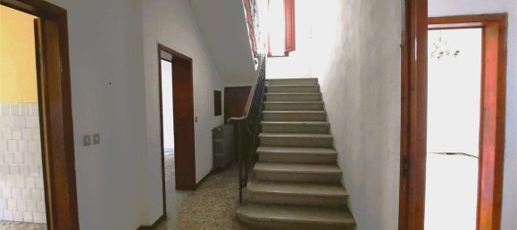 3 bedrooms Villa in Pistoia, Italy No. 67042 9