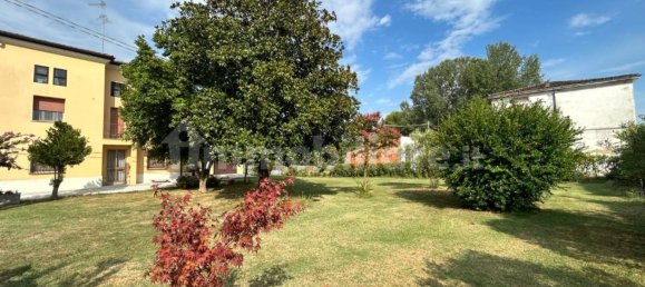 5 غرف نوم فيلا في Quistello, Italy رقم 360276 50