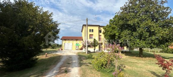 5 غرف نوم فيلا في Quistello, Italy رقم 360276 49