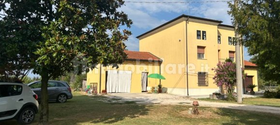 5 غرف نوم فيلا في Quistello, Italy رقم 360276 47