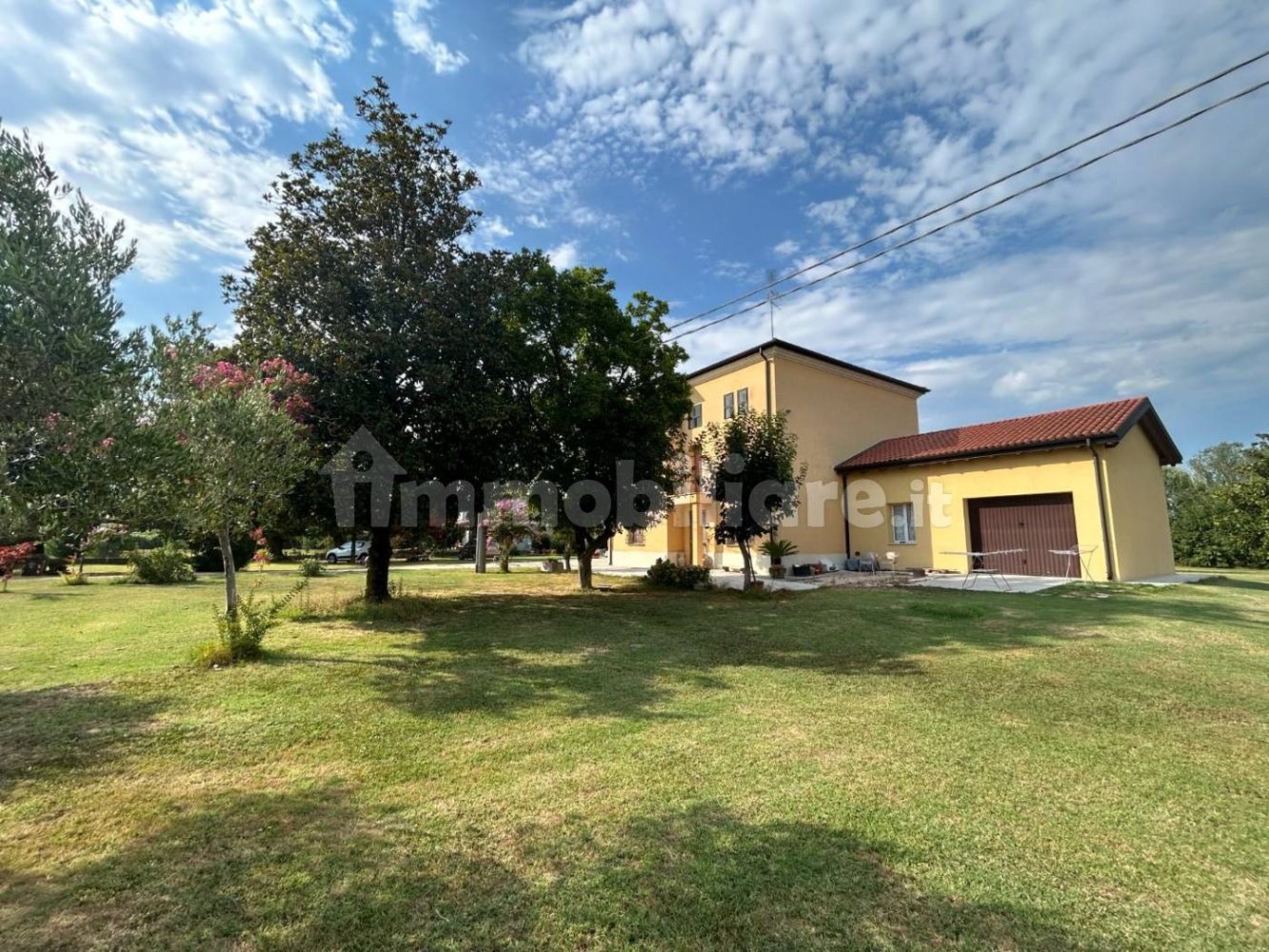 5 غرف نوم فيلا في Quistello, Italy رقم 360276