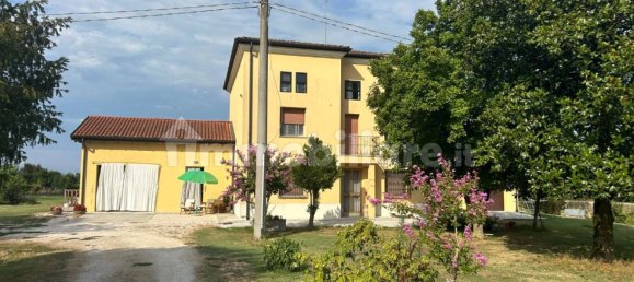 5 غرف نوم فيلا في Quistello, Italy رقم 360276 2