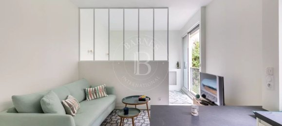 1 bedroom Apartment in Paris, France No. 163865 2