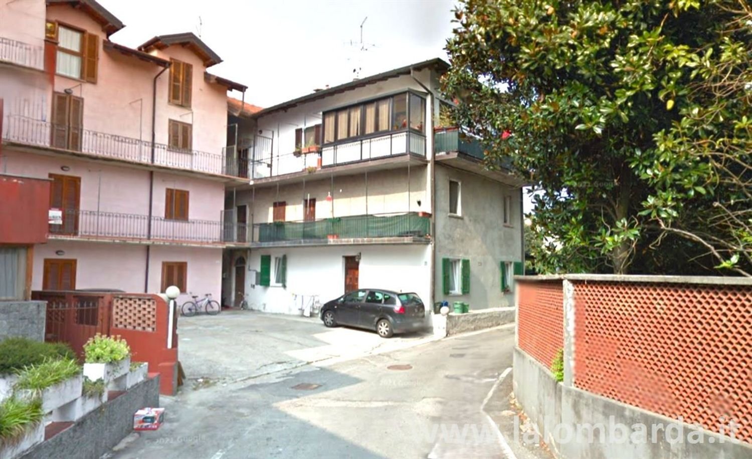 3 bedrooms Apartment in Leggiuno, Italy No. 401907