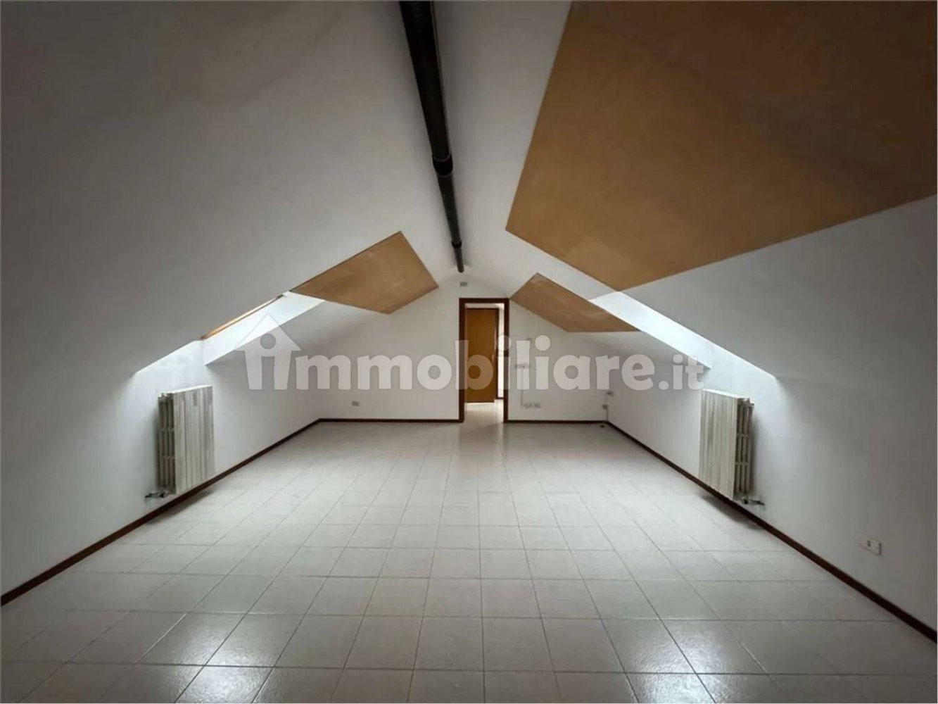 Oficina en Cornale e Bastida, Italy 61 m² No. 347563