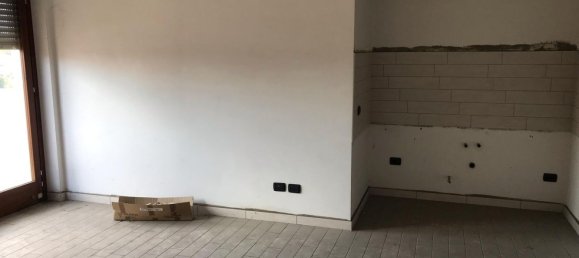 3 rooms Apartment in Cardano al Campo, Italy No. 287614 4