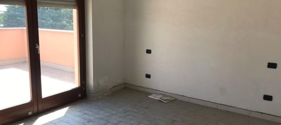 3 rooms Apartment in Cardano al Campo, Italy No. 287614 3