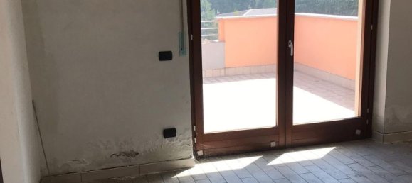 3 rooms Apartment in Cardano al Campo, Italy No. 287614 2