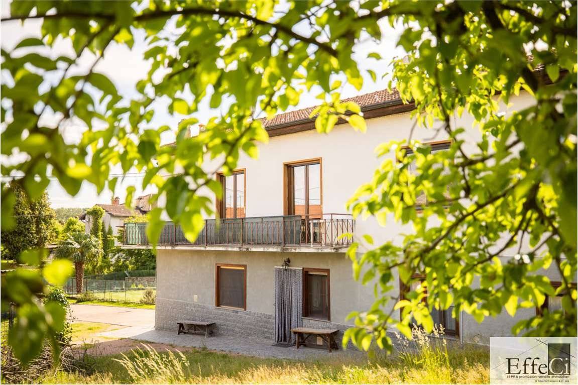 Apartamento de 2 dormitorios en Biandronno, Italy No. 383171