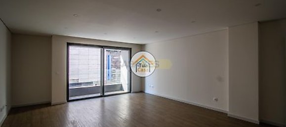 3 bedrooms Apartment in Porto, Portugal No. 41185 5