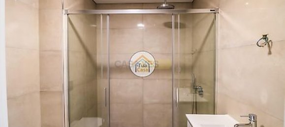 3 bedrooms Apartment in Porto, Portugal No. 41185 11