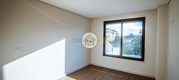 3 bedrooms Apartment in Porto, Portugal No. 41185 7