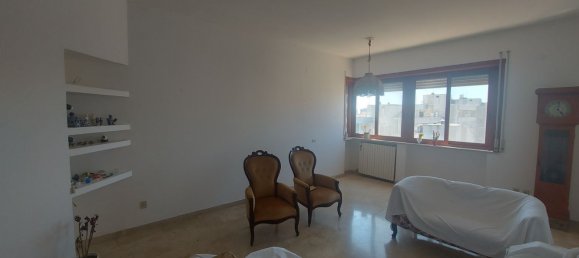 5 rooms Apartment in Taranto, Italy No. 176722 4