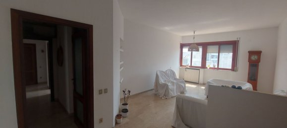 5 rooms Apartment in Taranto, Italy No. 176722 2