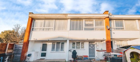 2 bedrooms House in Ilford, United Kingdom No. 10611 2