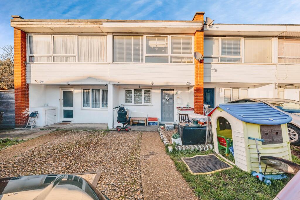 2 bedrooms House in Ilford, United Kingdom No. 10611