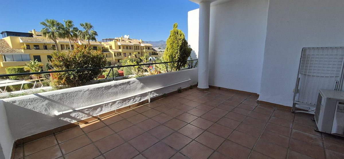 2 bedrooms Apartment in Estepona, Spain No. 33962