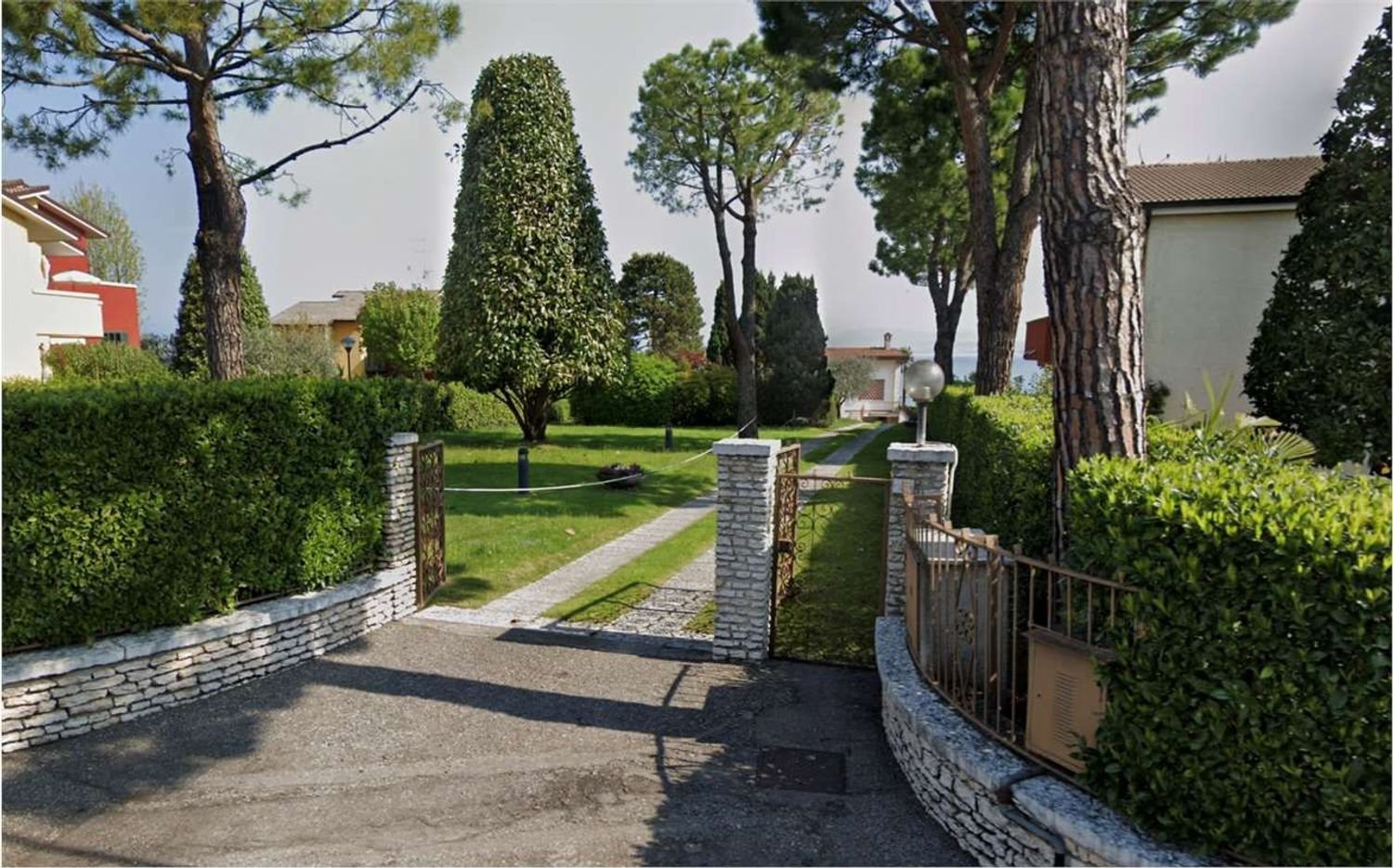4 rooms Villa in Peschiera del Garda, Italy No. 265386