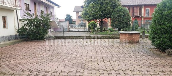 5 rooms House in Castagnole Piemonte, Italy No. 44418 3