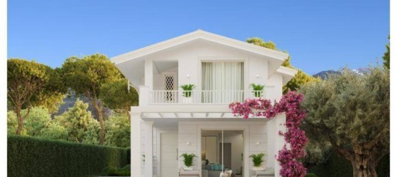 4 bedrooms Villa in Forte dei Marmi, Italy No. 192198 2