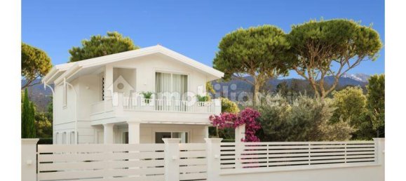 4 bedrooms Villa in Forte dei Marmi, Italy No. 192198 4