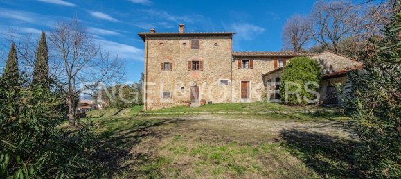 2 bedrooms House in Arezzo, Italy No. 105243 4