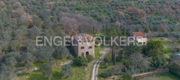 2 bedrooms House in Arezzo, Italy No. 105243 3