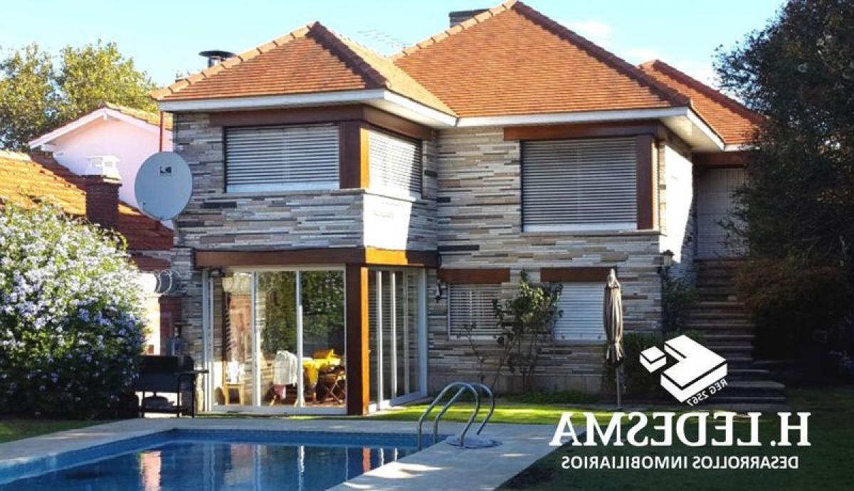 5 bedrooms House in Mar del Plata, Argentina No. 82549