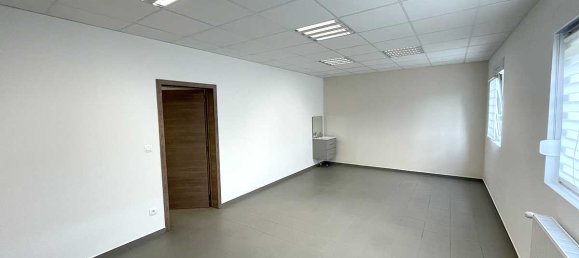 8-Zimmer Gewerbliche Immobilie in Cosnes-et-Romain, France, Nr. 204467 5