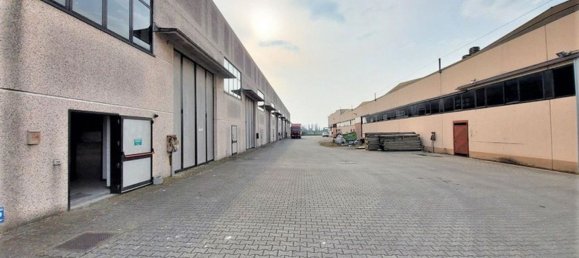 Склад 500м² в Малео, Италия № 378475 3