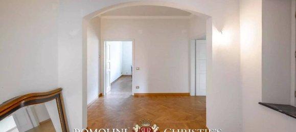4 bedrooms Apartment in Florence, Italy No. 361847 9