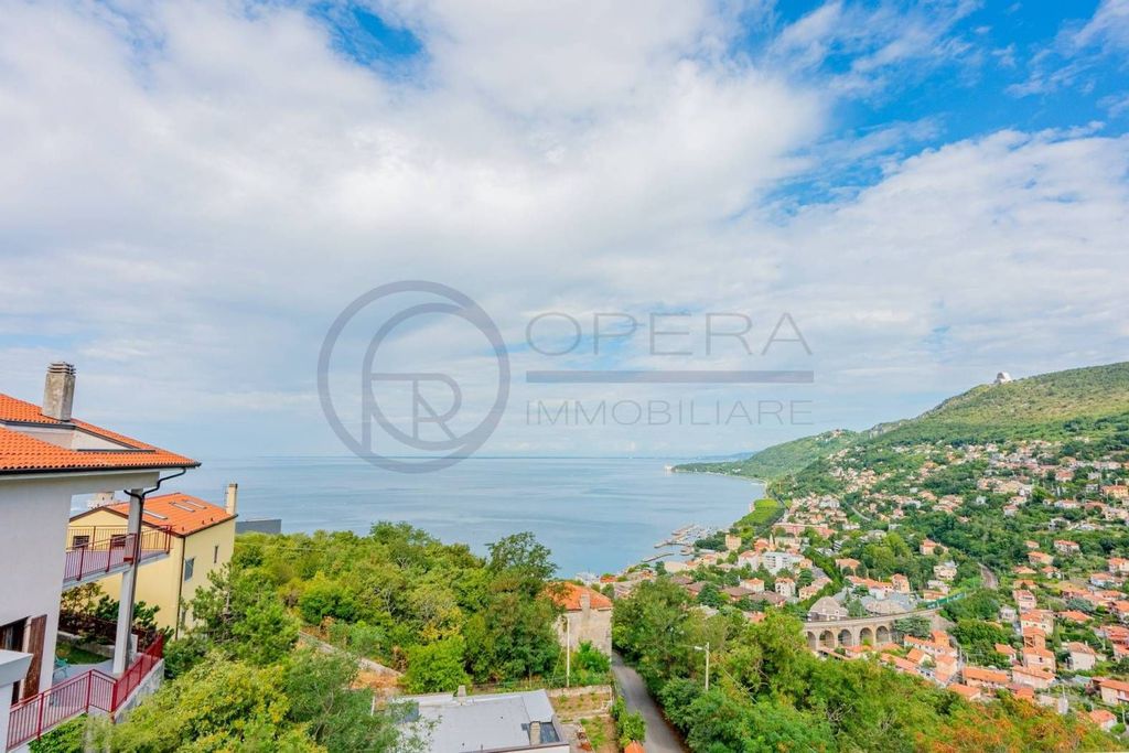 3 bedrooms Penthouse in Trieste, Italy No. 386092